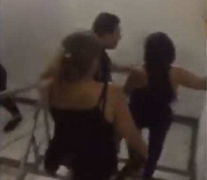 Una pareja de padres sacó a correazos a su hija tras asistir sin permiso a una fiesta