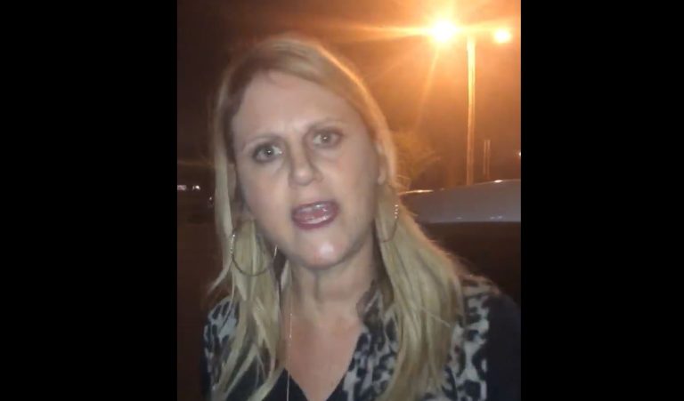 “Soy blanca y ardiente”: Indignación por videos donde una mujer acosa a dos afroamericanas