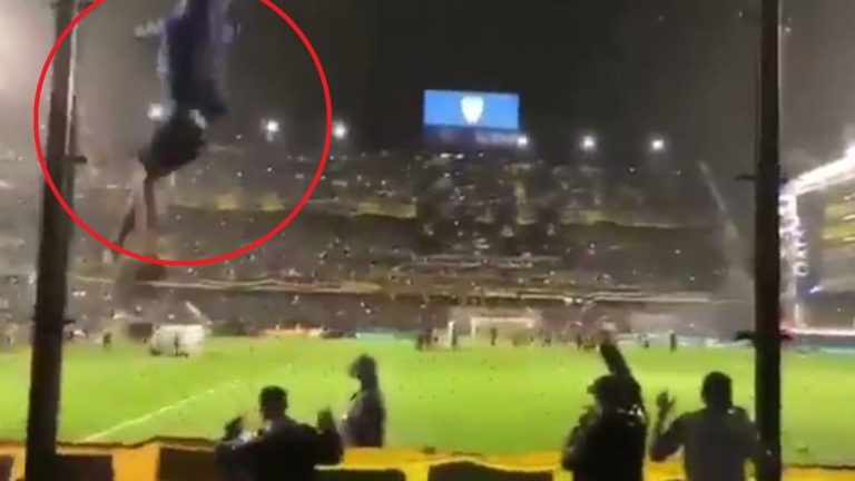 La sacó barata: Hincha de Boca se subió a la reja y se pegó el costalazo de la vida
