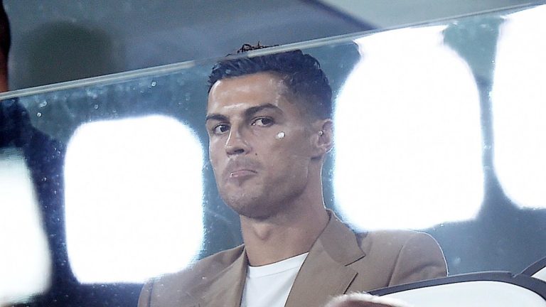 Madre de Cristiano Ronaldo salió en su defensa en Facebook tras acusación de violación en contra de su hijo