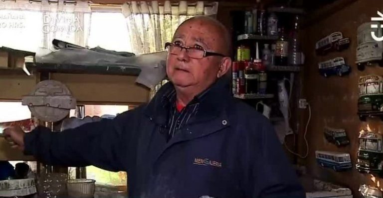 Darguin Cortés y su amor por las micros antiguas