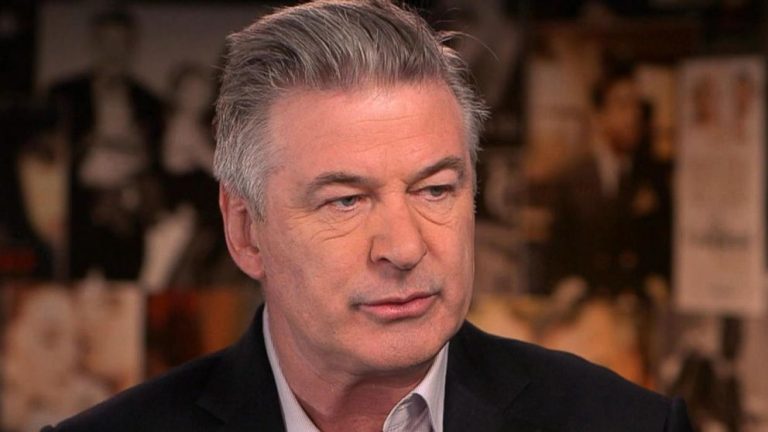 Nuevamente no pudo controlarse: Arrestan al actor Alec Baldwin en Nueva York tras golpear a un sujeto