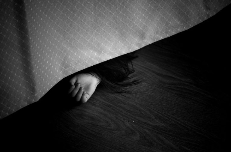 Menor de 14 años asesinó a su madre tras partirle la cabeza con un fierro en Puente Alto