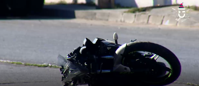 Indagan exceso de velocidad como causa: Motociclista murió tras chocar en la comuna de El Bosque