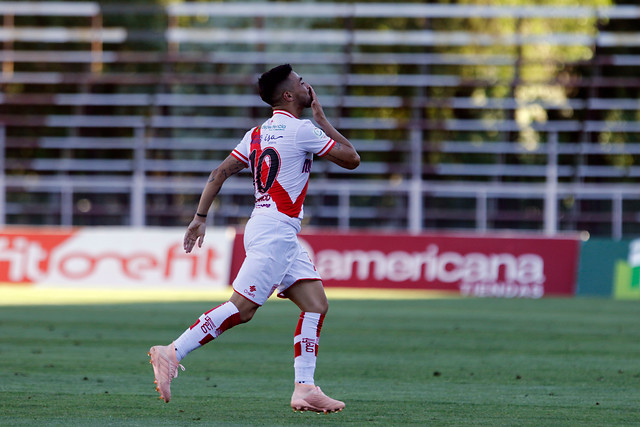 “La verdad es que no es mi hija”: Goleador de Curicó bromeó con su paternidad y se convirtió en viral