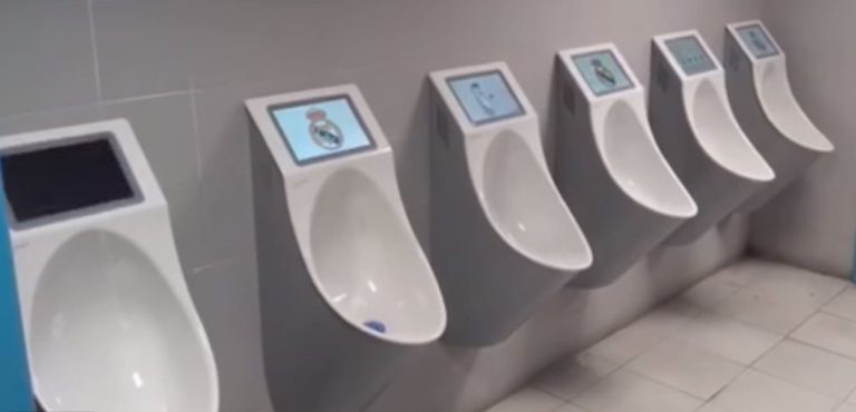 Por si la naturaleza llama: Real Madrid estudia instalar urinarios con pantalla para no perderse detalle de sus partidos