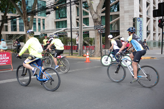 Ojo con andar en bicicleta sobre la vereda: A partir de este domingo entra en vigor Ley de convivencia vial