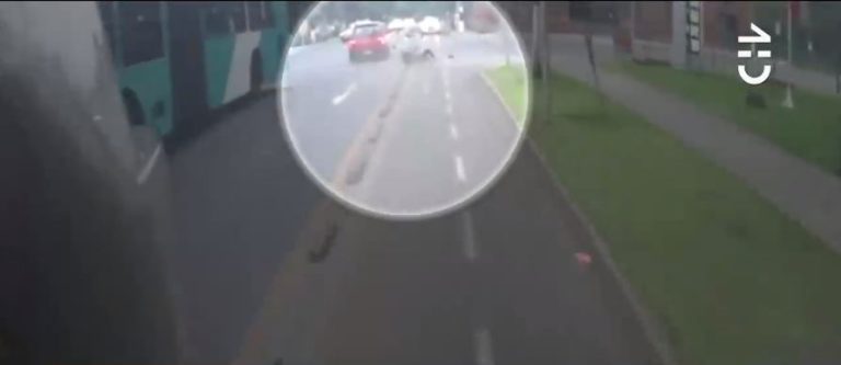Nuevo video muestra el momento exacto en que delincuentes atropellan a un ciclista en medio de persecución