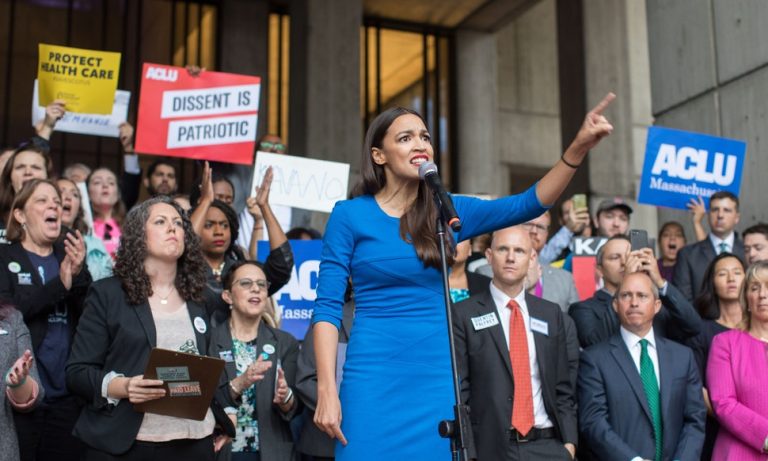 Congresista millennial no tiene suficiente dinero para mudarse a Washington