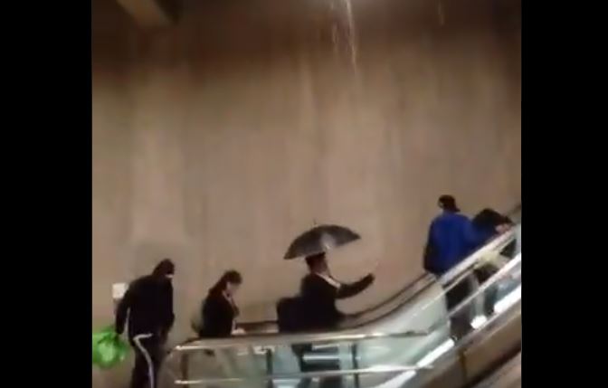 Metro, supermercados y malls: Las inundaciones que dejó la sorpresiva lluvia en Santiago