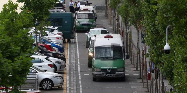 Detienen a joven que disparó desde la ventana de su departamento en Santiago: Dijo que estaba 