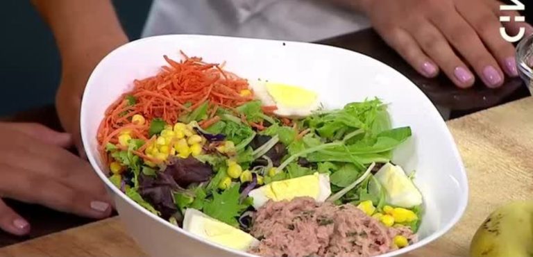 ¿Son todas saludables? Conoce las diferencias entre las ensaladas césar, mixta o de frutas