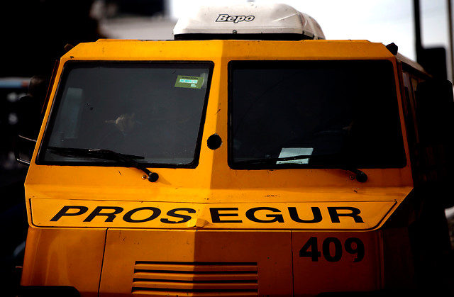 Delincuentes retiraron millonaria cifra disfrazados de guardias de Prosegur