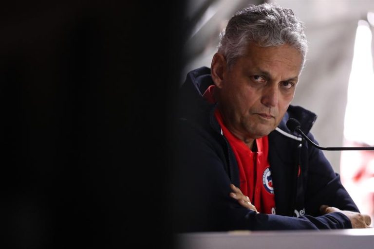 Pidió revisar las preguntas: La más intensa y compleja conferencia de prensa de Rueda en Chile