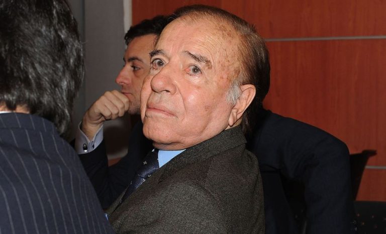 Se complica el viaje de Carlos Menem: Lo autorizaron a salir de Argentina, pero falta permiso para entrar a Chile