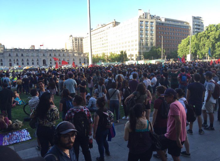 Caso Catrillanca: Registran incidentes en la manifestación convocada frente a La Moneda