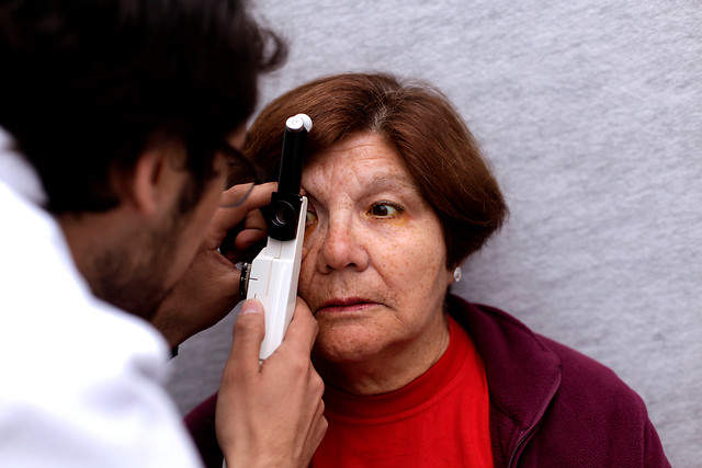 Oftalmólogos se oponen a la decisión: Tribunal constitucional autorizó entrega de recetas en ópticas