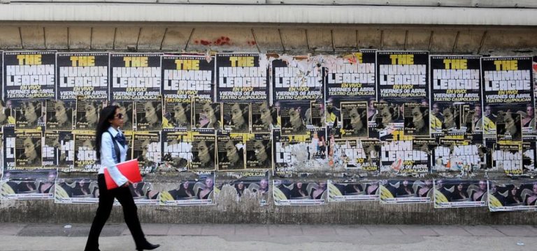 Providencia promete acabar con los afiches ilegales en la vía pública