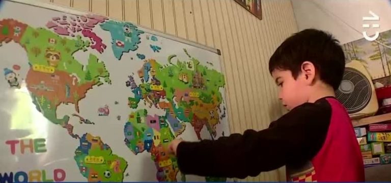Sorprendente: Niño de 4 años se sabe el abecedario completo en 5 idiomas