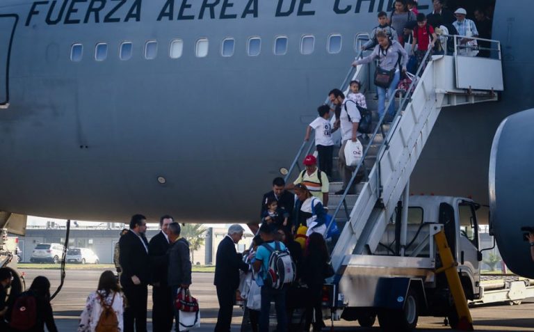 Piñera dio la bienvenida a los 99 chilenos que regresaron desde Venezuela: 