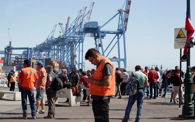 Paro de trabajadores portuarios en Valparaíso cumple décimo día y Gobierno manifestó su preocupación
