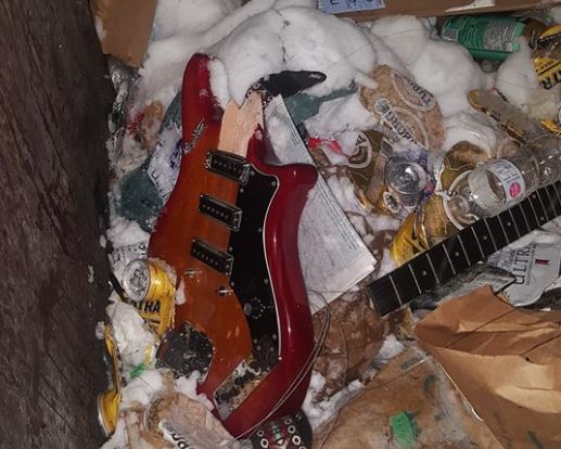 Prometedora banda de rock se separó luego que uno de sus integrantes sorprendiera al guitarrista con su polola