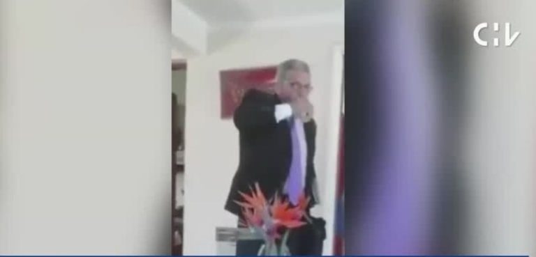 Denuncian a sujeto que se hace pasar por funcionario del SII para engañar a adultos mayores