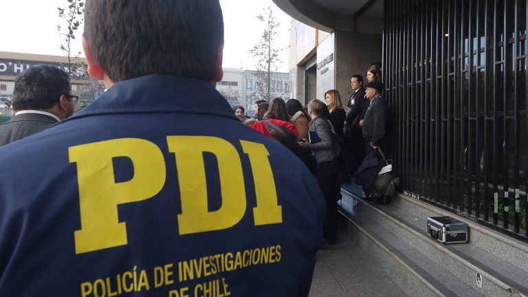 Tres jóvenes fallecieron luego de intentar robar auto a funcionario de la PDI