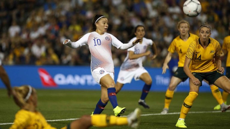 La Roja mostró todas sus debilidades defensivas y fue goleada 5-0 por Australia