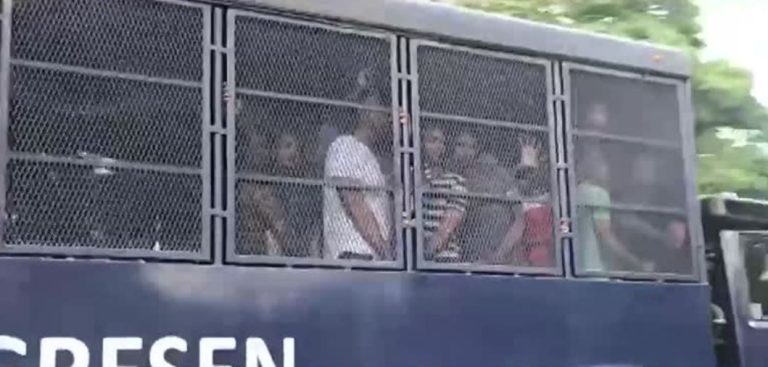 Las primeras imágenes de los chilenos detenidos en Malasia: Fueron trasladados a centro de inmigrantes