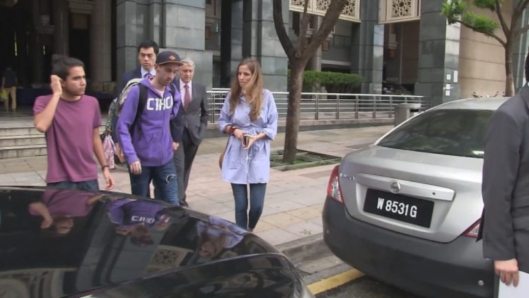 Chilenos condenados en Malasia quedaron en libertad, pero no podrán regresar a Chile