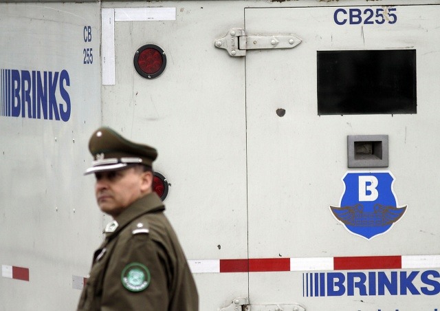 Trabajadores sospecharon de ellos: Carabineros detuvo a nueva pareja de guardias Brinks falsos