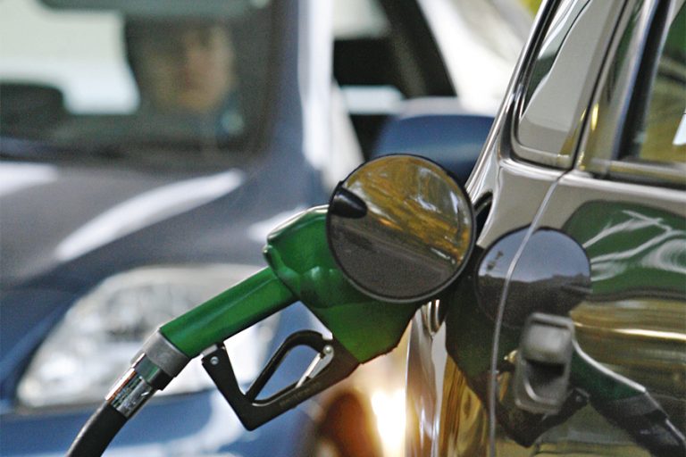 ¡A llenar el estanque!: Combustibles bajaron de precio por séptima semana consecutiva