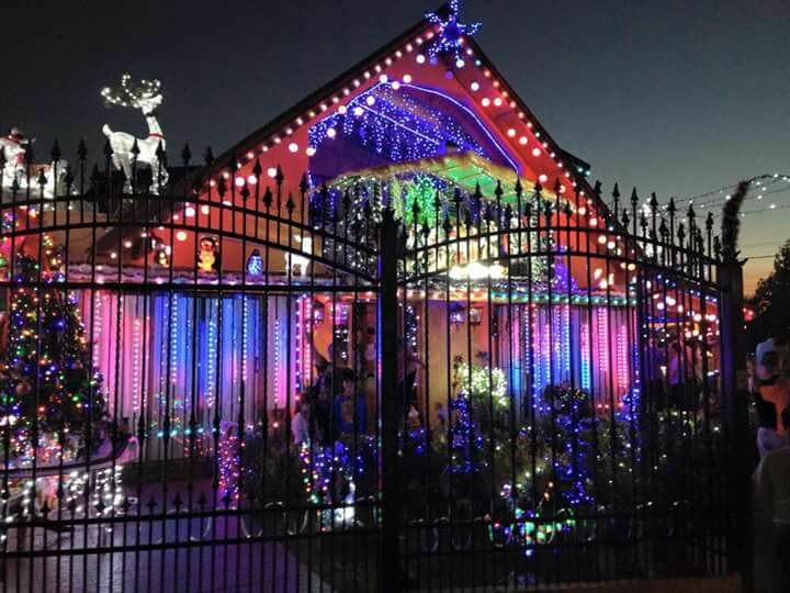 “Me cabrearon”: Dueña de la “casa navideña” en La Florida se aburrió de los reclamos de sus vecinos y apagó la luz