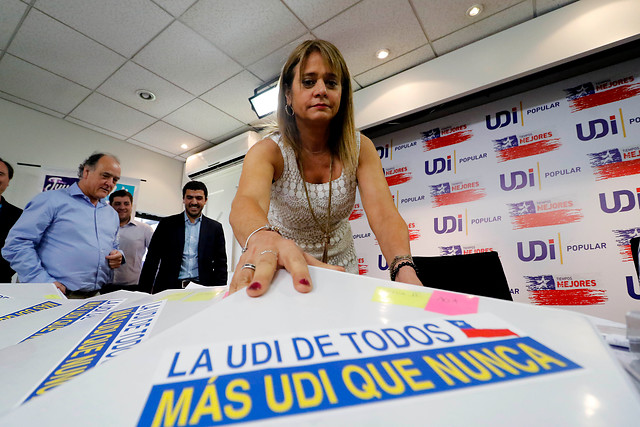 #FirmesConLaCoca: El hashtag de la UDI que ha desatado ola de burlas por las redes sociales