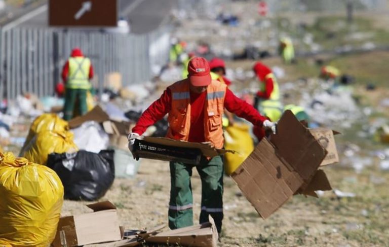 35 toneladas: Las imágenes que muestran la gran cantidad de basura tras peregrinación a Lo Vásquez