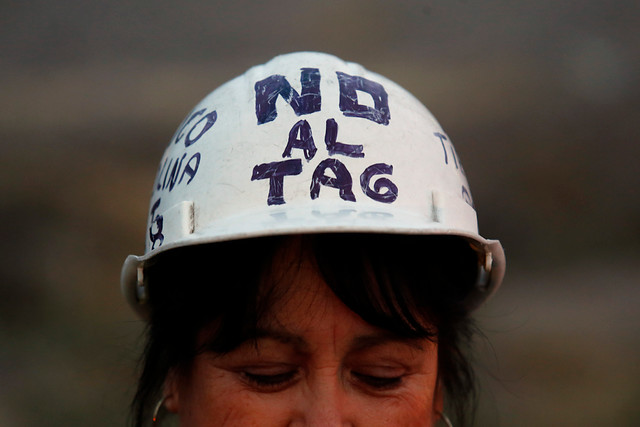 Llaman a protestar contra costo del TAG bajándose del auto y usando chaleco reflectante en plena autopista