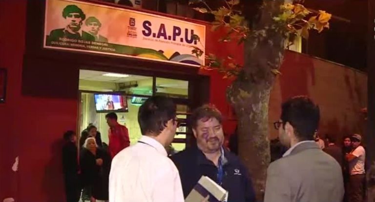 2 hombres murieron tras recibir disparos: Fueron abandonados en un auto frente al SAPU de Quilicura