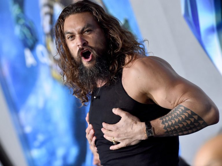 Jason Momoa sorprende con danza Haka en la premiere de Aquaman