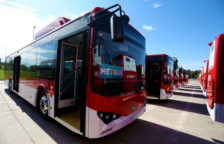 Con wifi, aire acondicionado y puertos USB: Así son los buses eléctricos que se suman a la flota del Transantiago