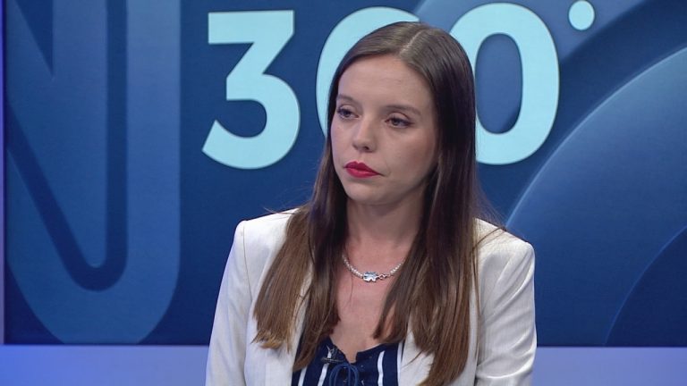 El round entre Camila Flores y Daniel Matamala por Pinochet: “Para usted es un dictador, para mí no lo es”