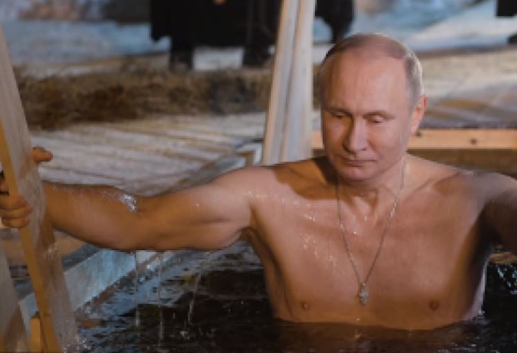 Cuesta $4.793 en eBay: Vladimir Putin hace furor en Japón con su sexy y masculino calendario 2019