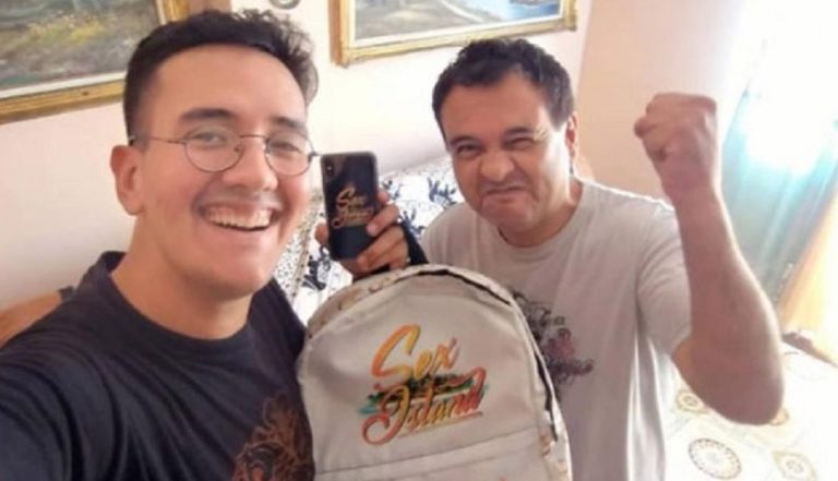 Se enamoró: Chileno de 16 años que ganó viaje a isla sexual quiere casarse con la mujer que le quitó la virginidad