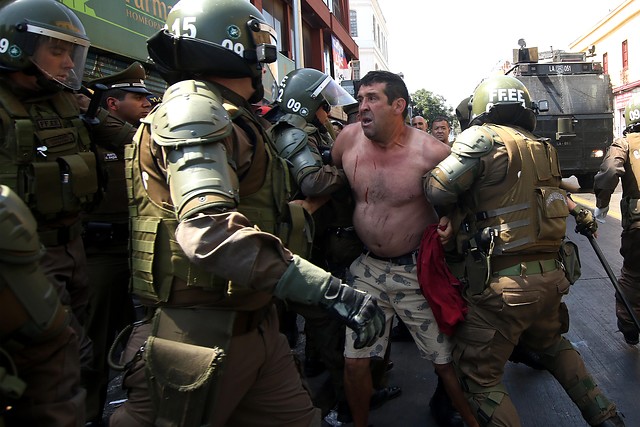 Grupo de vendedores ambulantes quisieron emplazar a alcalde de Santiago por permisos para trabajar