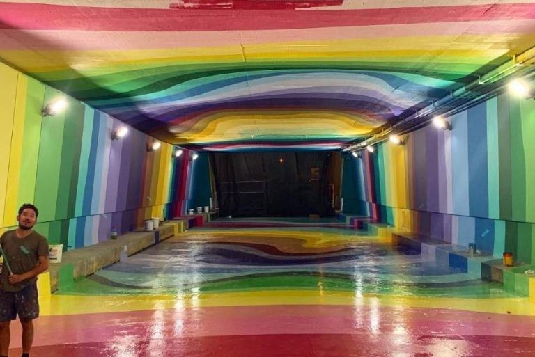 Este jueves se inauguró colorido paseo peatonal de calle Bandera en Santiago