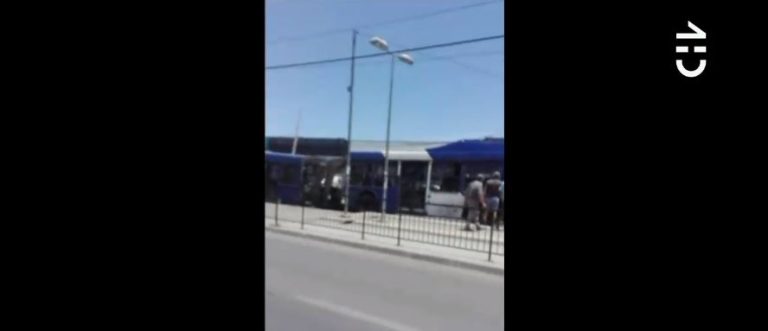 Bus del Transantiago se partió a la mitad en pleno viaje por Gran Avenida en Santiago