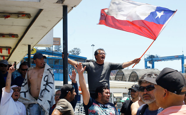 Trabajadores portuarios se encuentran a la espera de firmar acuerdo que pondrá fin a 35 días de huelga