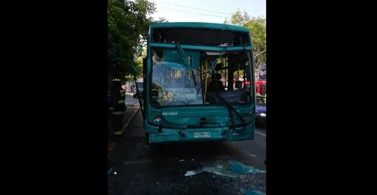 Doce personas lesionadas fue el saldo de un choque entre buses del Transantiago en Providencia