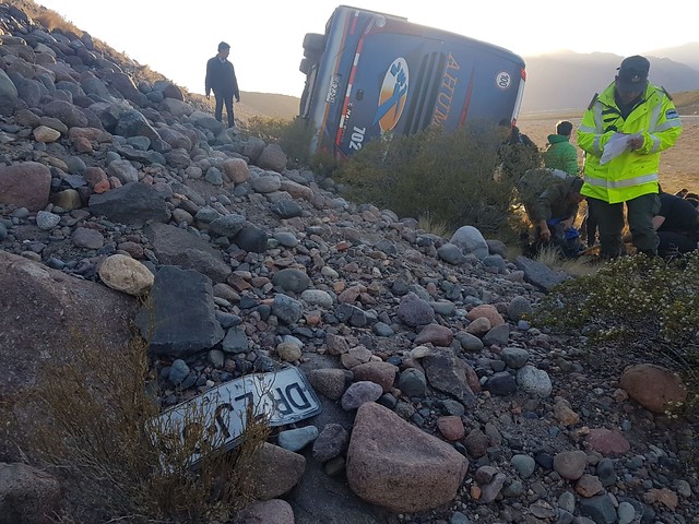 Bus chileno desbarrancó camino a Mendoza: 2 menores y una mujer fallecieron