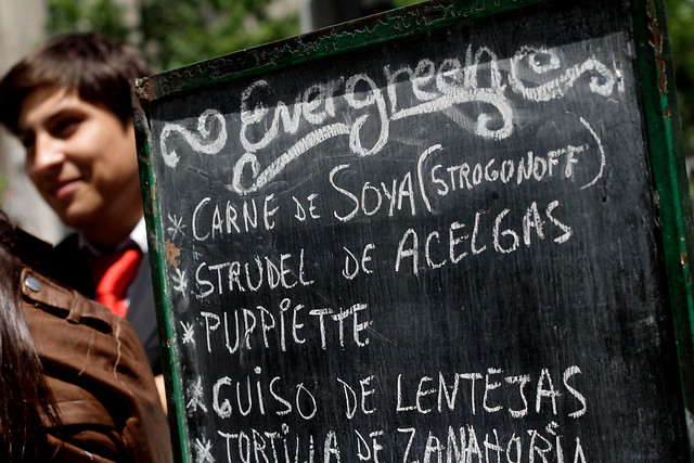 Condenan a pareja vegetariana por haber desnutrido a su pequeña hija de 19 meses